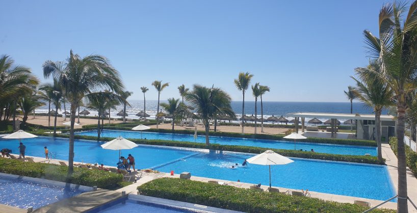 Hermoso condominio en Península Nuevo Mazatlán – justo frente a la playa!