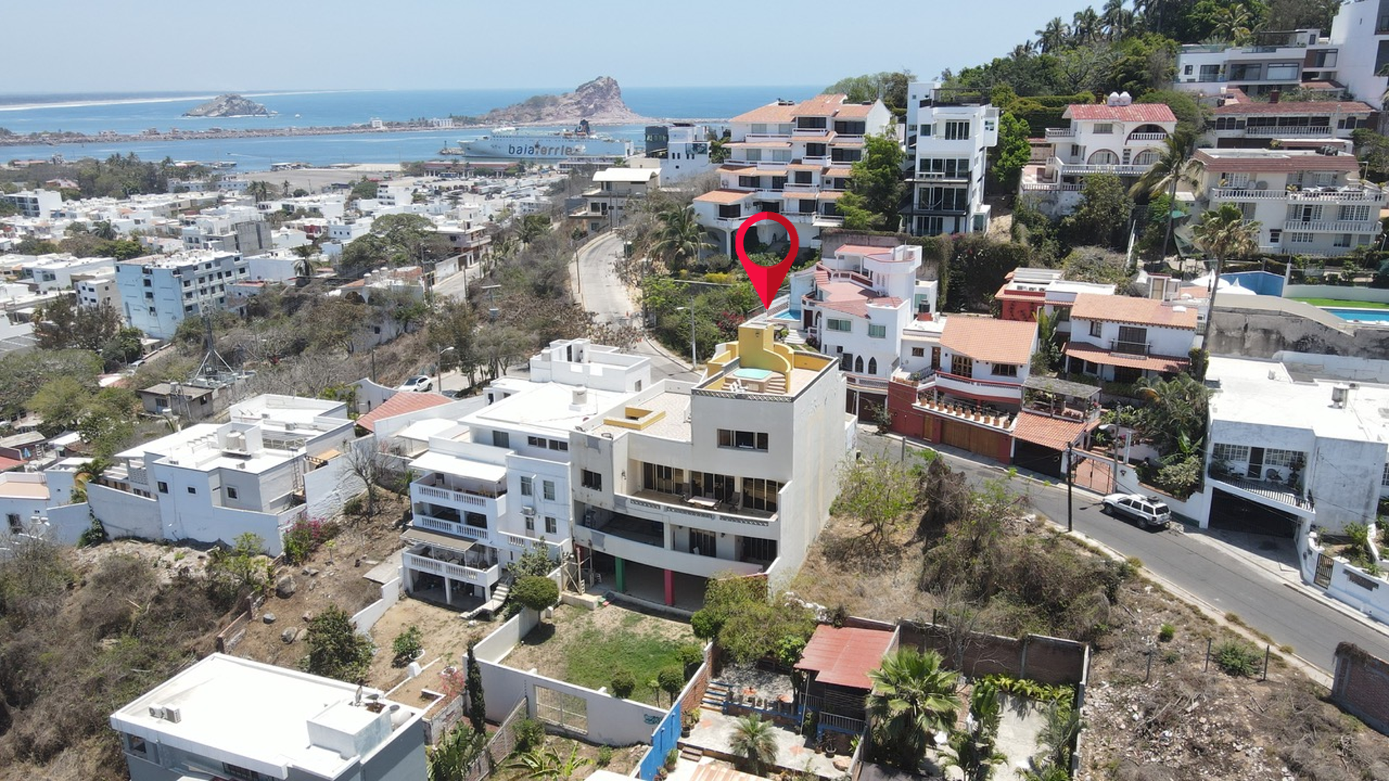 Spectacular house in Cerro del Vigia with beautiful views of the city and the sea.